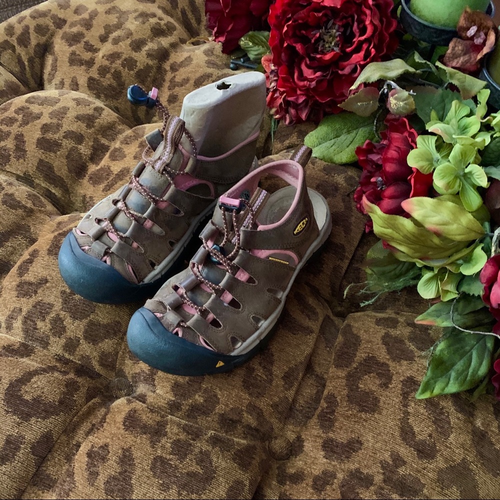 Keen Sandals Brown with Rose Accents size 6